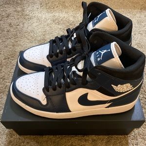 AIR JORDAN 1 MID